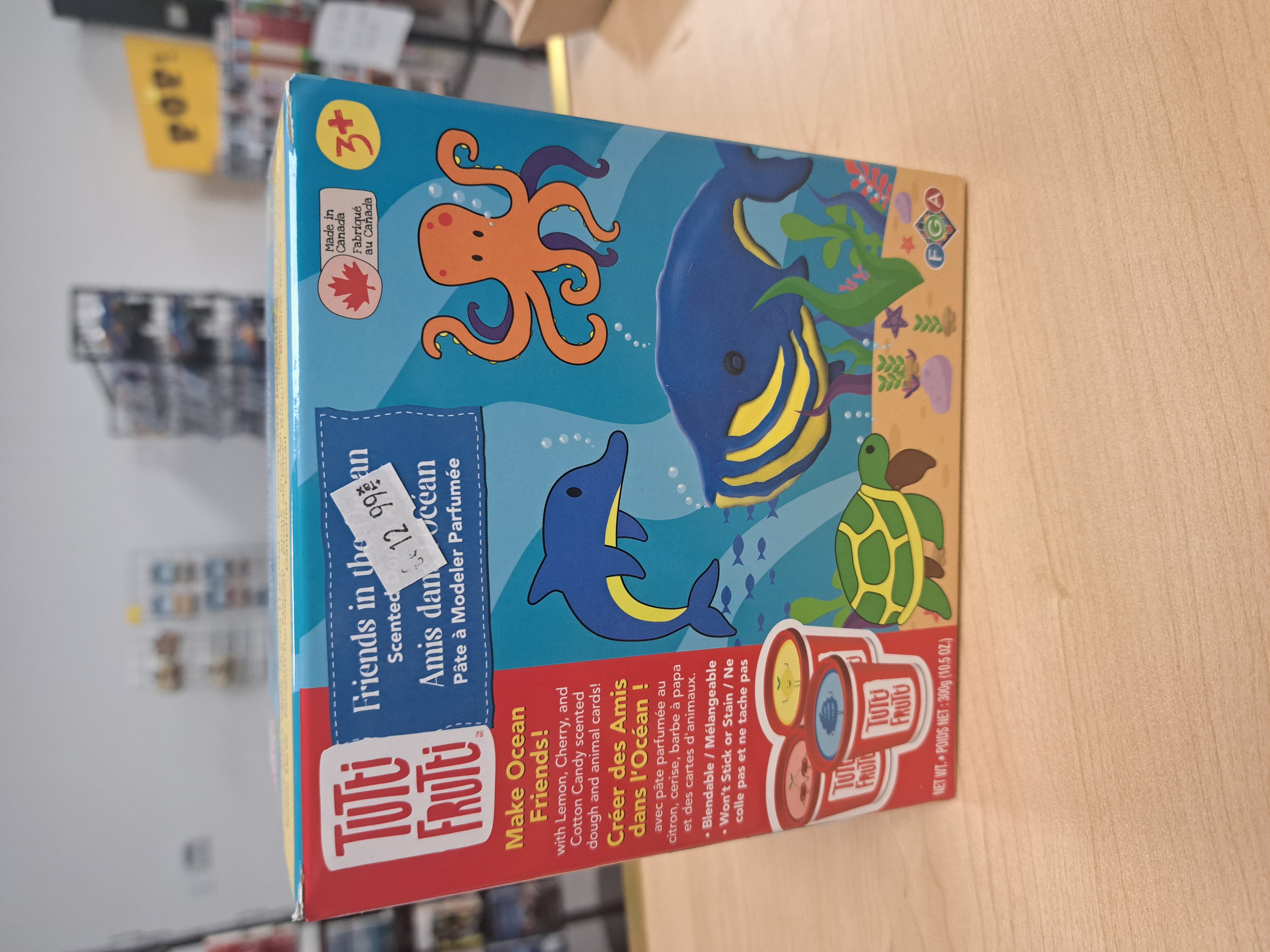 tutti frutti amis dans l'océan